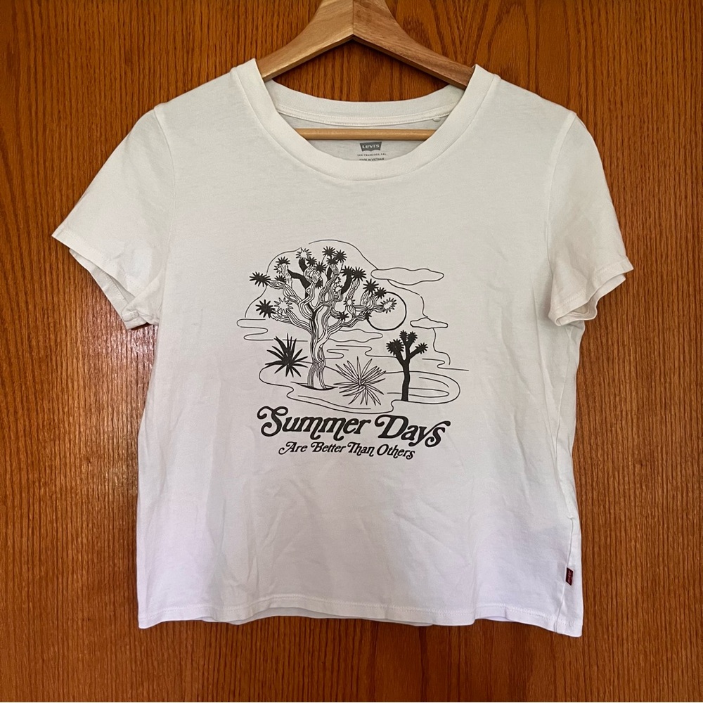Levi’s White Summer Graphic Tee